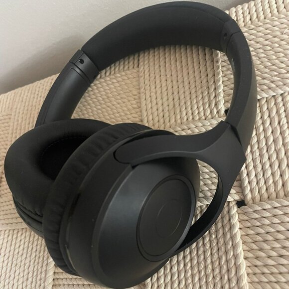ONN Bluetooth Over-Ear Wireless Headphones With Built-in Microphone ONN23AA001 - Picture 2 of 3